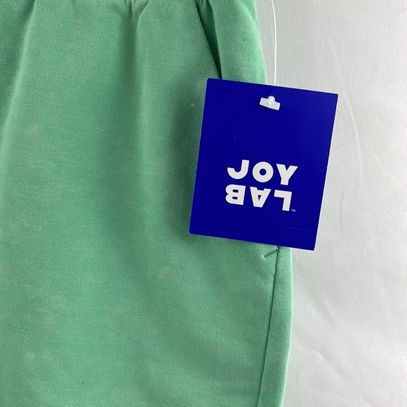 Green short - Picture 2 of 3